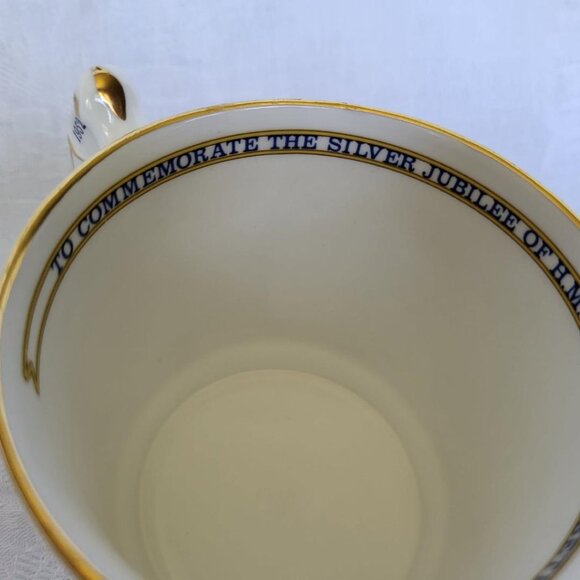 Queen Elizabeth II Silver Jubilee Mug by Aynsley - double handled - Picture 3 of 8
